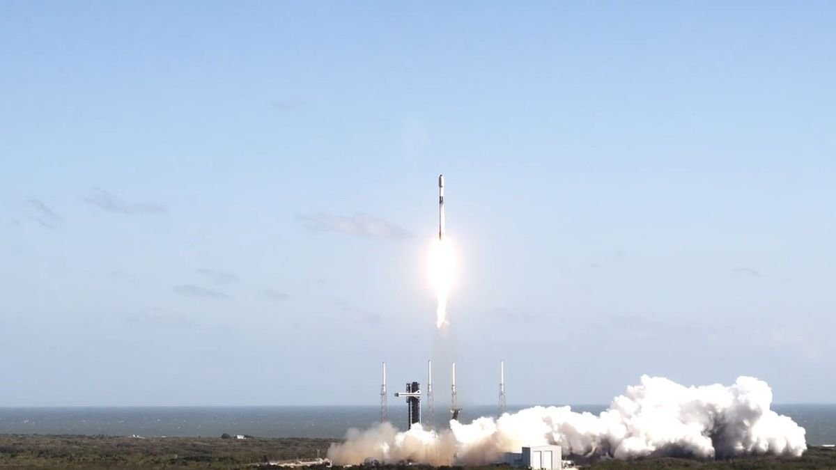 SpaceX wprowadza 23 satelity StarLink na 450th Falcon Rocket (wideo)