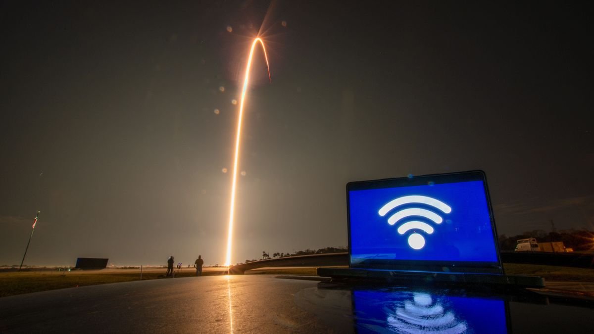 SpaceX wprowadza 21 satelity StarLink na nowej rakiecie Falcon 9, Aces Nighttime Landing