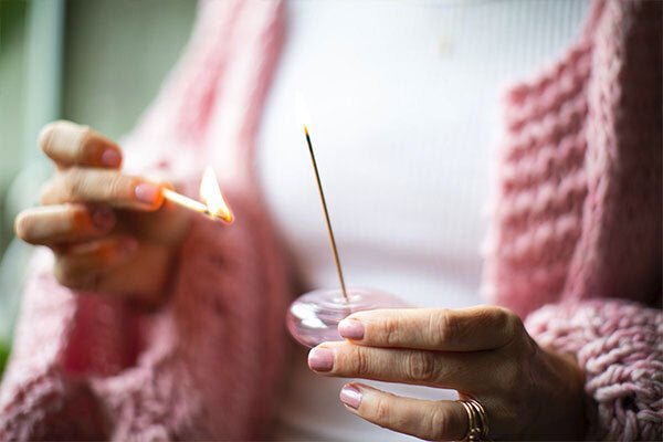 Dlaczego tak wielu ludzi lubi zapach drzewa sandałowego? – Holistyczny składnik