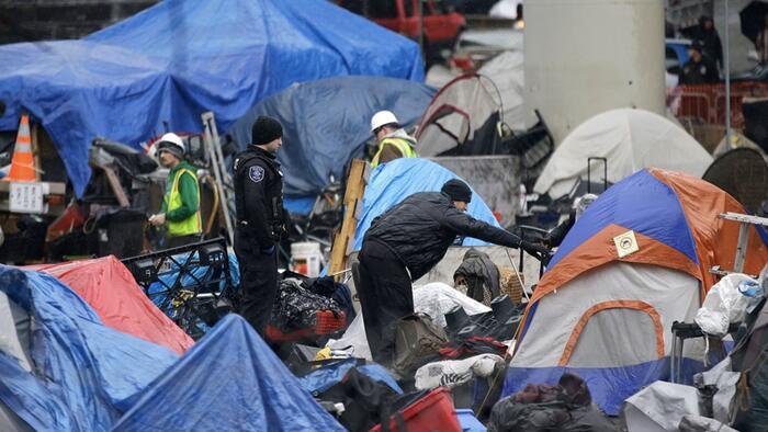 Demokratyczna polityka w pracy: „prawie połowa” bezdomnych ludności w Seattle nie pochodzi z Seattle