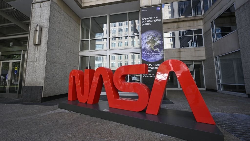 NASA zaprzecza ustawieniu „nowych zakazów” dla pracowników pośród doniesień o usunięciu symboli LGBTQI+ z biur