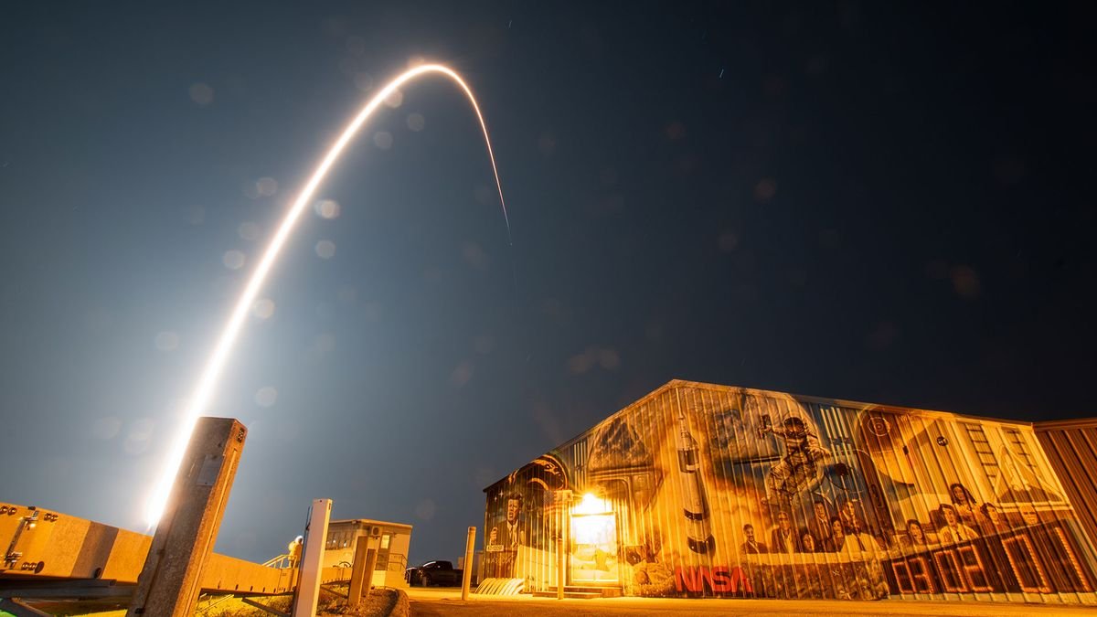 SpaceX Rocket wprowadza prywatnego Moon Lander i NASA „Trailblazer”, aby polować na wód księżycowych