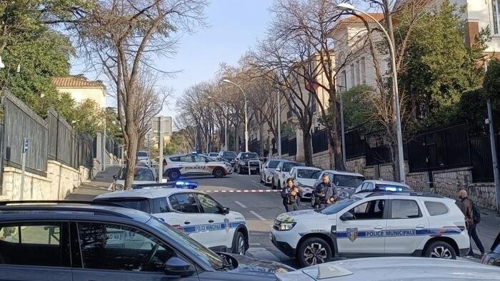 „Atak terrorystyczny” kołysze rosyjski konsulat we Francji na 3-letni znak wojny na Ukrainę
