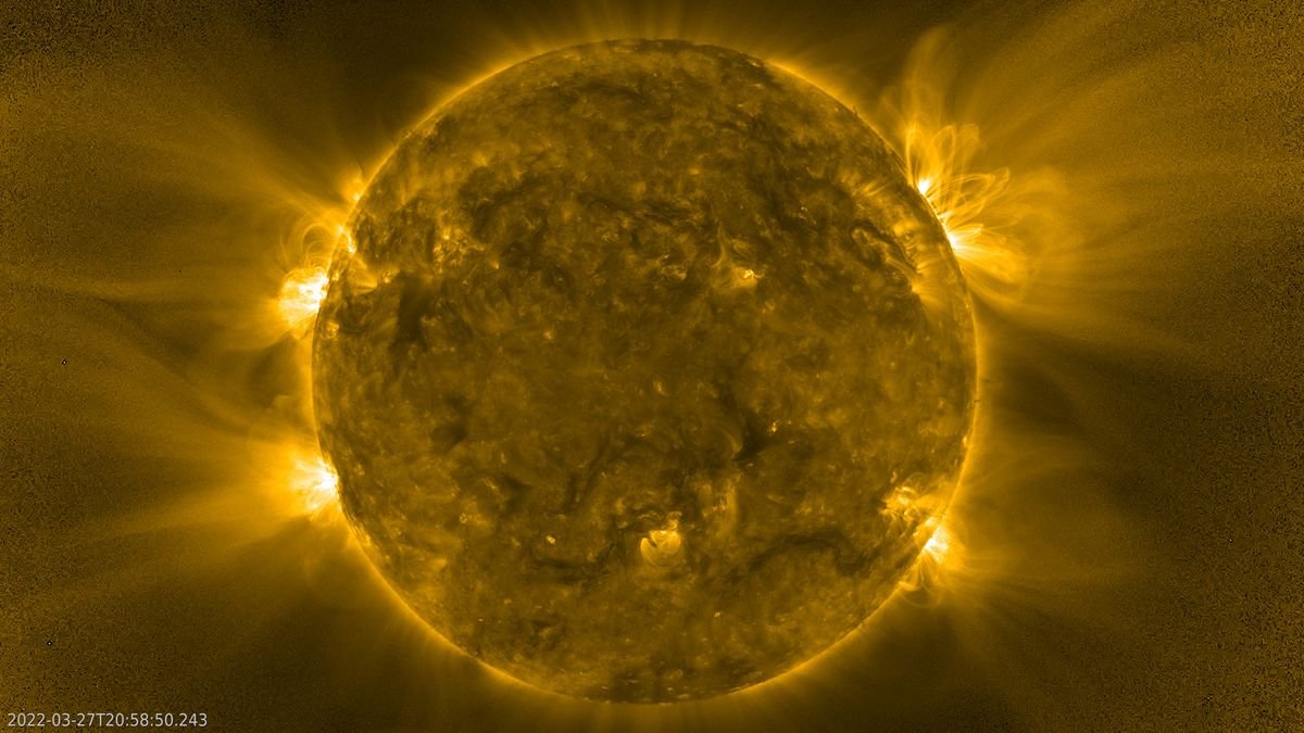 Małe odrzutowce plazmowe na słońcu napędzają nieuchwytny wiatr słoneczny, europejski orbiter słoneczny ujawnia