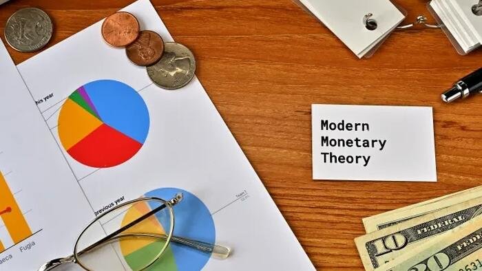 Jak współczesni teoria monetarna opowiada się za pieniędzmi i państwem