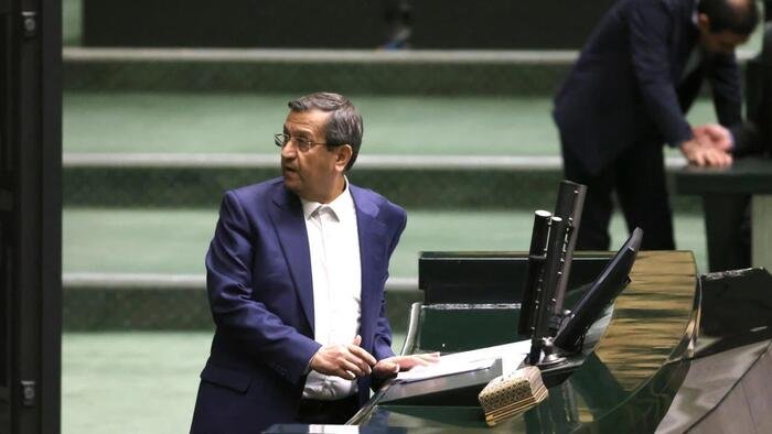 Iran Sacks Minister Gospodarki, jak trwają sankcje amerykańskie, kryzys się pogarsza